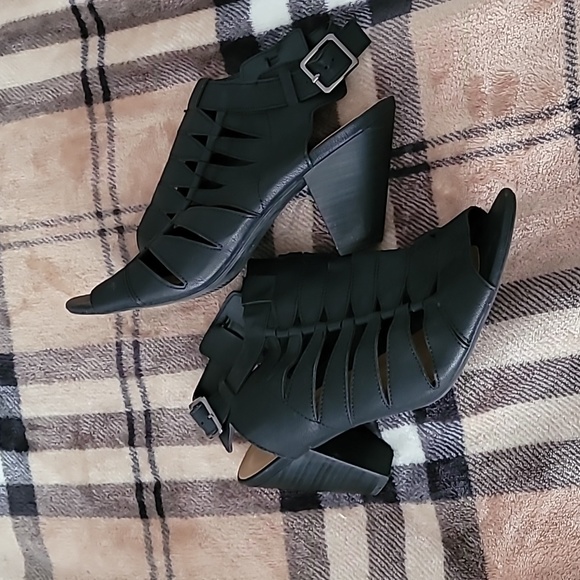 MANHATTAN Collection - Picture 3 of 5